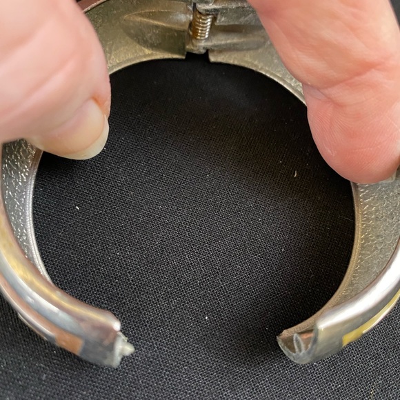 Vintage silver tone Greek key clamp bracelet - Picture 4 of 4